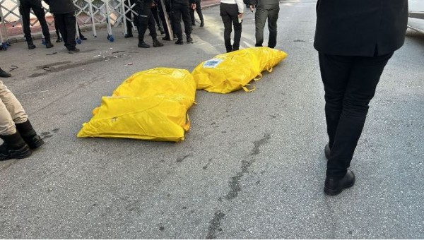 DEM Parti önünde protesto: Sarı torba bırakıldı